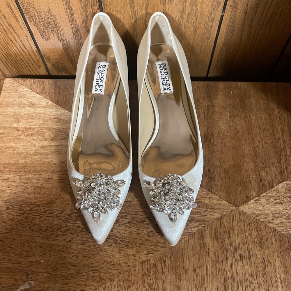 Bagdely Mischka Vail Embellished Kitten Heel Pump - Picture 5 of 16